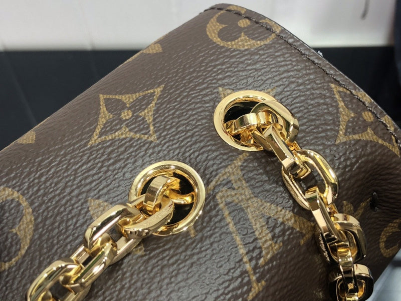 Bags Attire Louis Vuitton bags - 2456