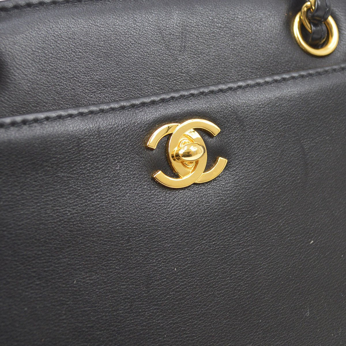 CHANEL 1997-1999 Black Calfskin Chain Tote ao34008