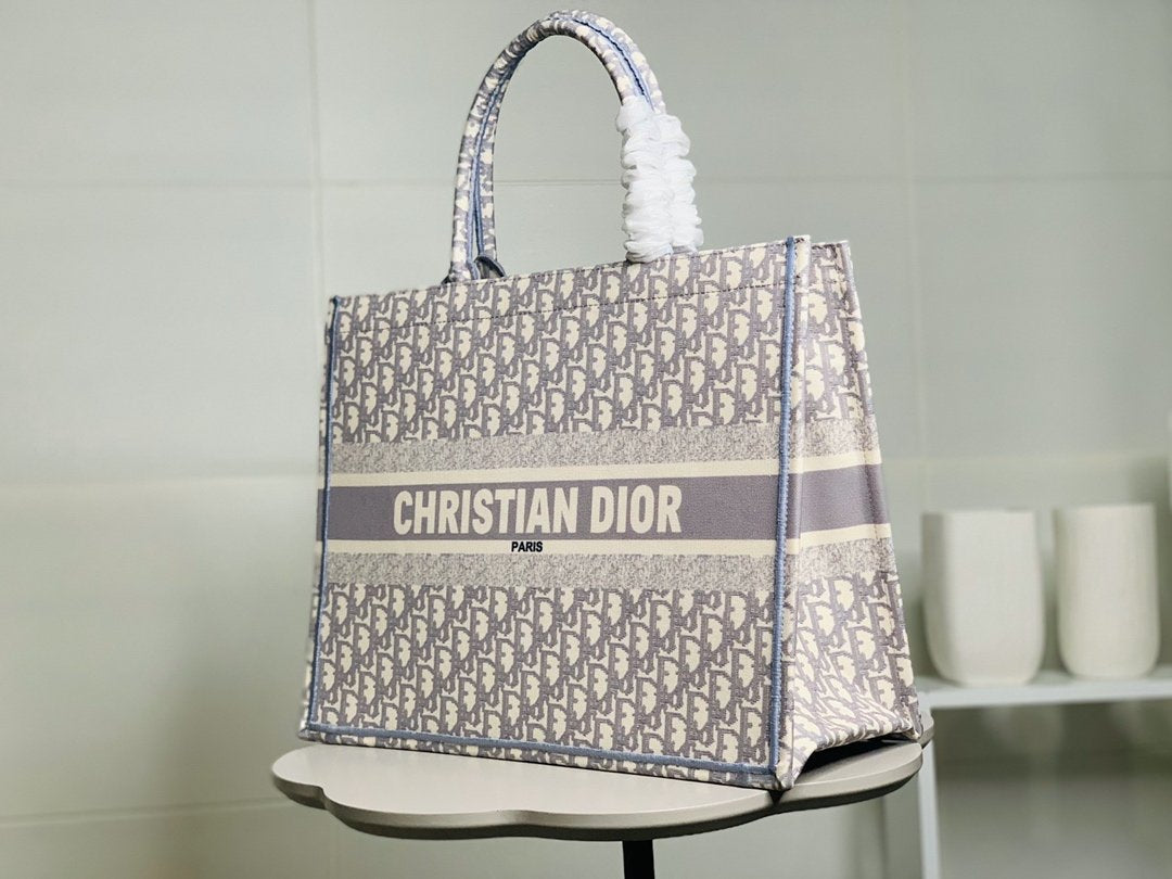 Luxury Handbags Christian Dior 129