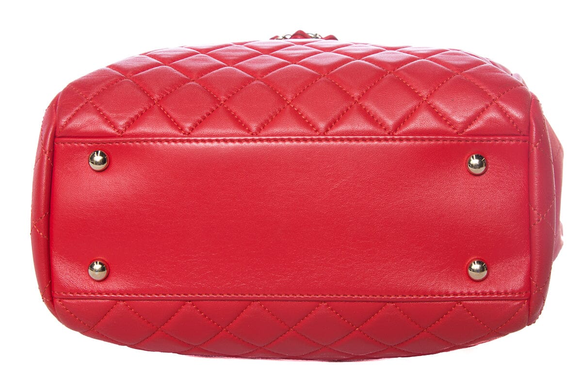 Chanel Red Quilted Lambskin Drawstring Medium GHWHandbag