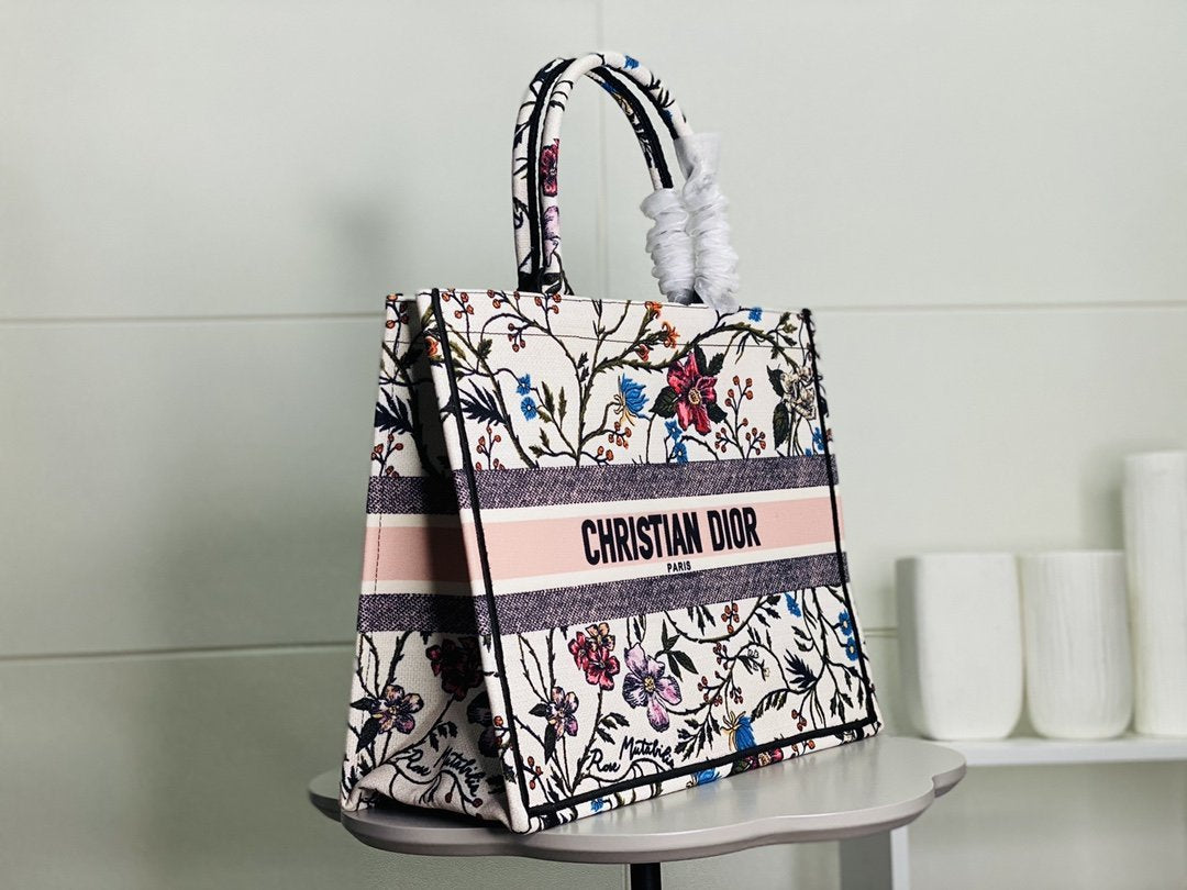 Luxury Handbags Christian Dior 121