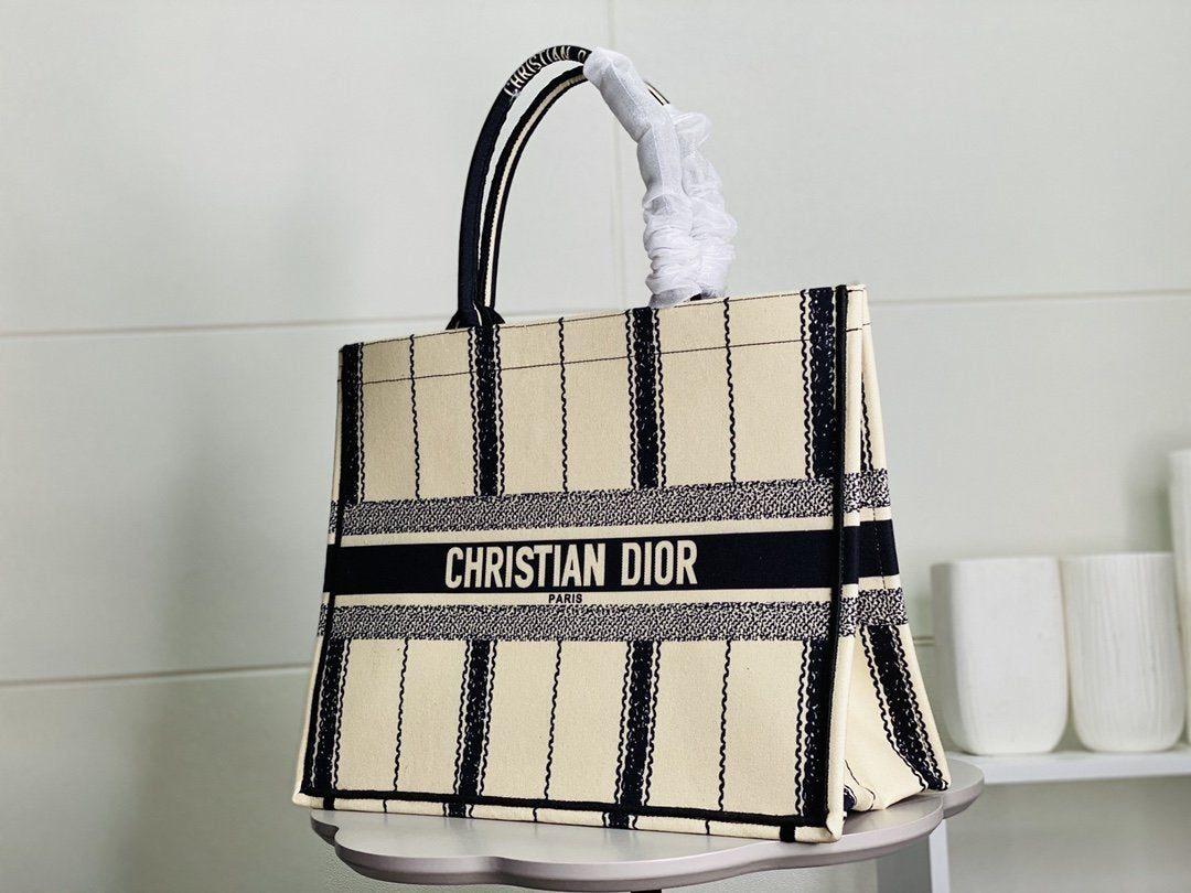 Luxury Handbags Christian Dior 117