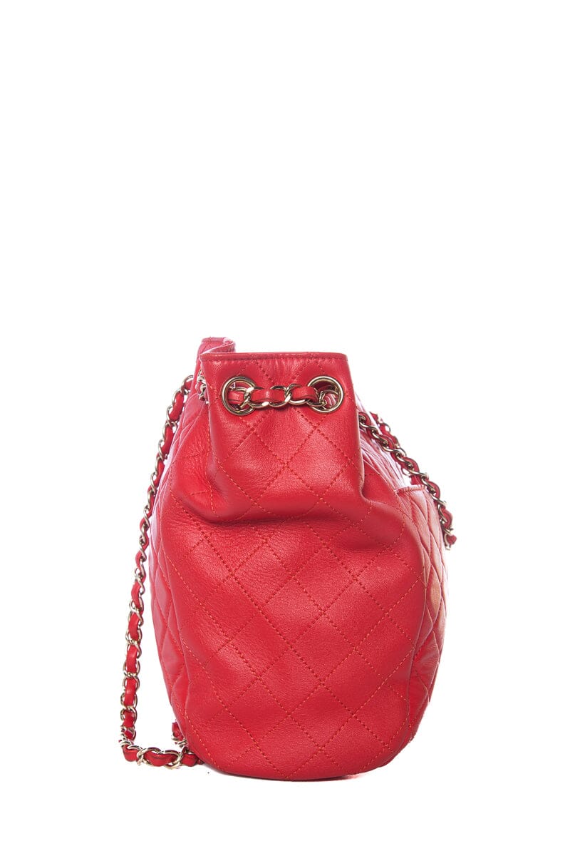 Chanel Red Quilted Lambskin Drawstring Medium GHWHandbag