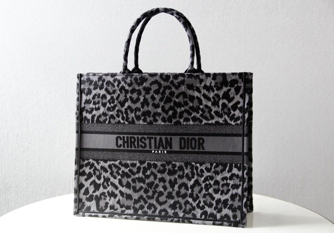 Luxury Handbags Christian Dior 260