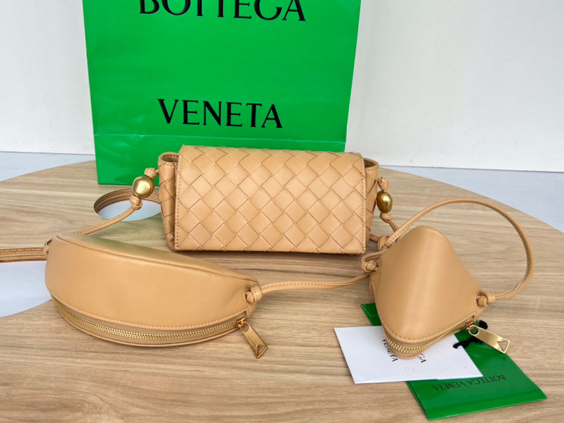 Bags Attire - Bottega Veneta Bags - 1351