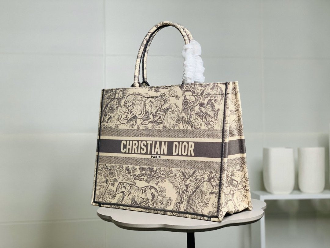 Luxury Handbags Christian Dior 128