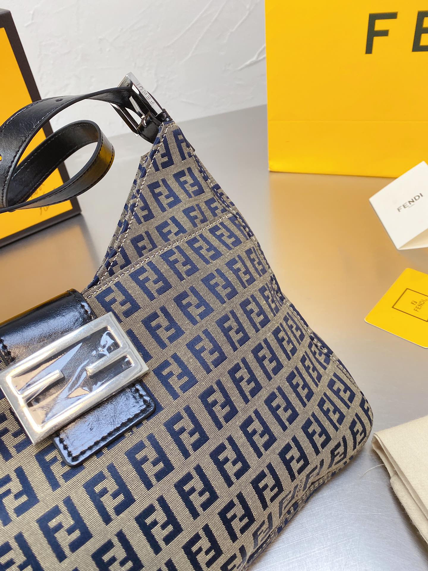 Luxury  Bags Fendi 231