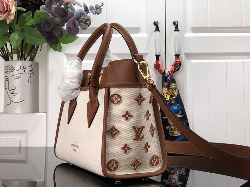 Bags Attire Louis Vuitton bags - 2451