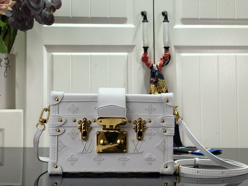 Bags Attire Louis Vuitton bags - 2472