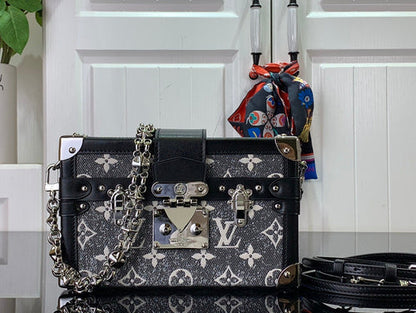 Bags Attire Louis Vuitton bags - 2462