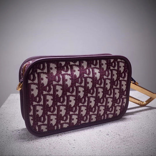 Dior Diorquake Clutch In Bordeaux Dior Oblique Canvas