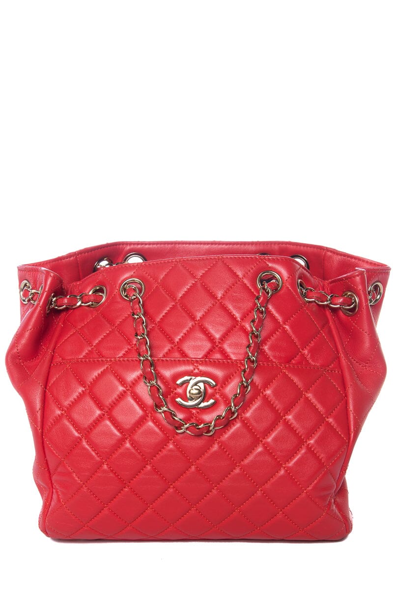 Chanel Red Quilted Lambskin Drawstring Medium GHWHandbag