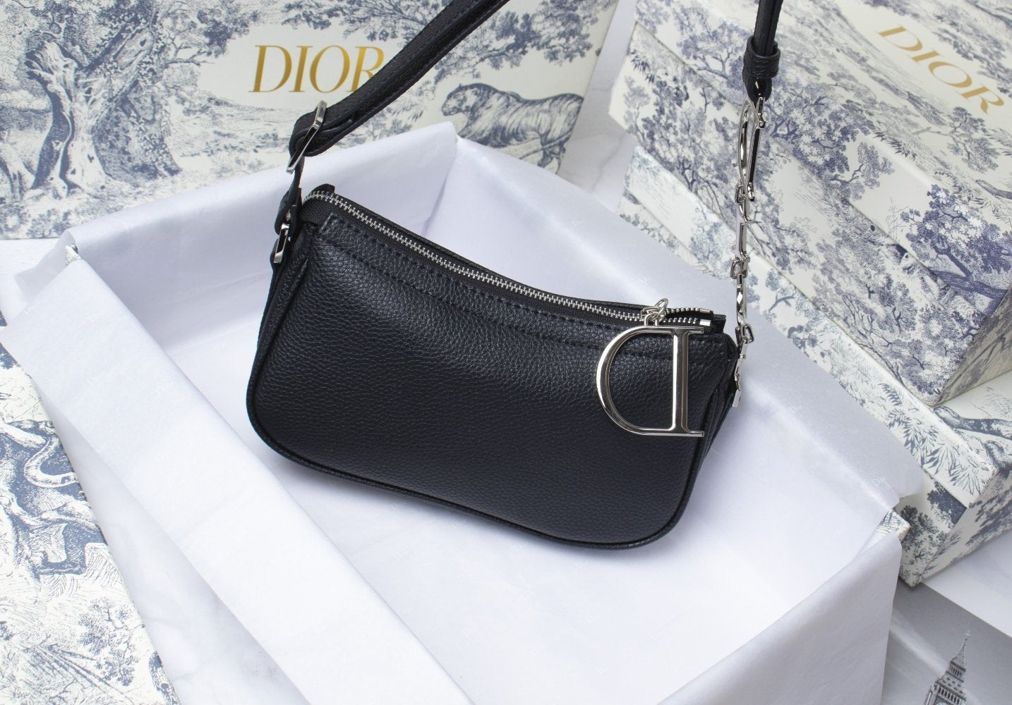 Luxury Handbags Christian Dior 109