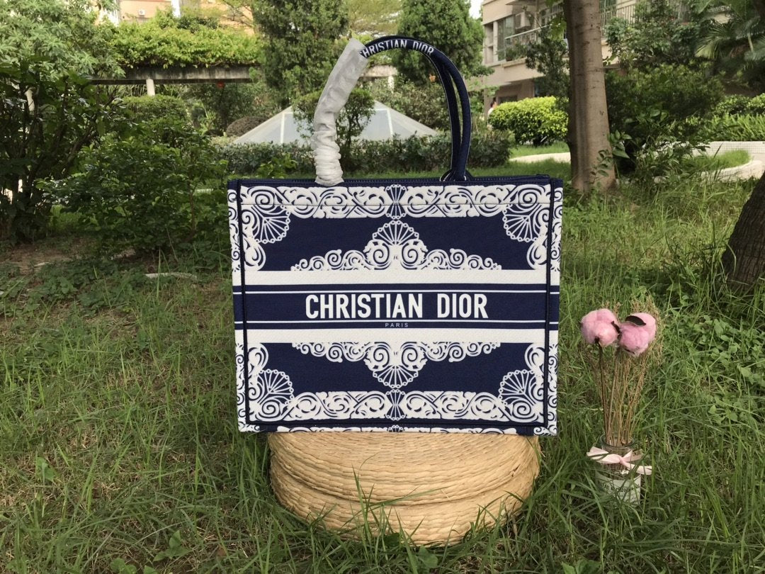 Luxury Handbags Christian Dior 257