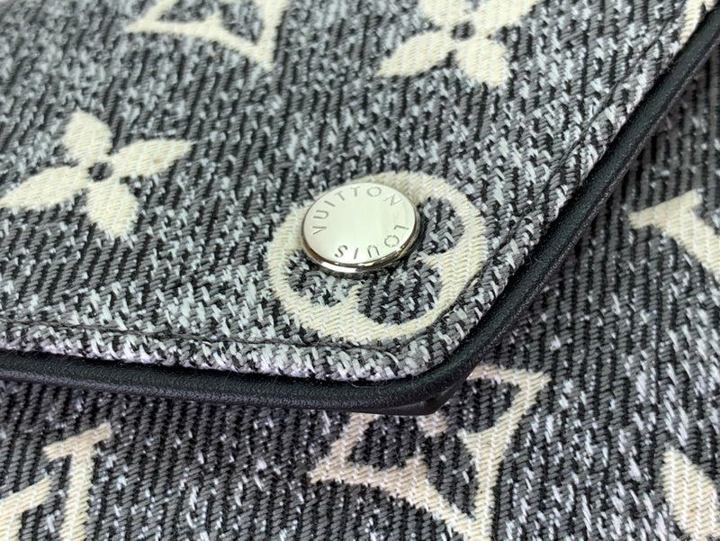 Bags Attire Louis Vuitton bags - 2486