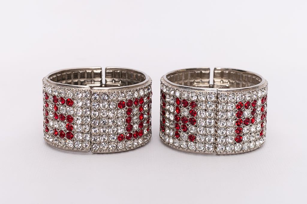 Paire de bracelets strassés Dior