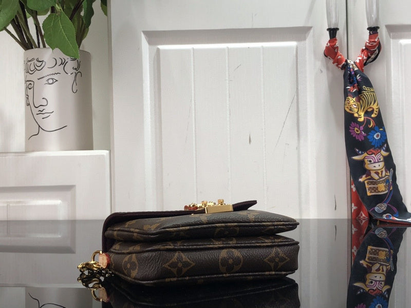 Bags Attire Louis Vuitton bags - 2458