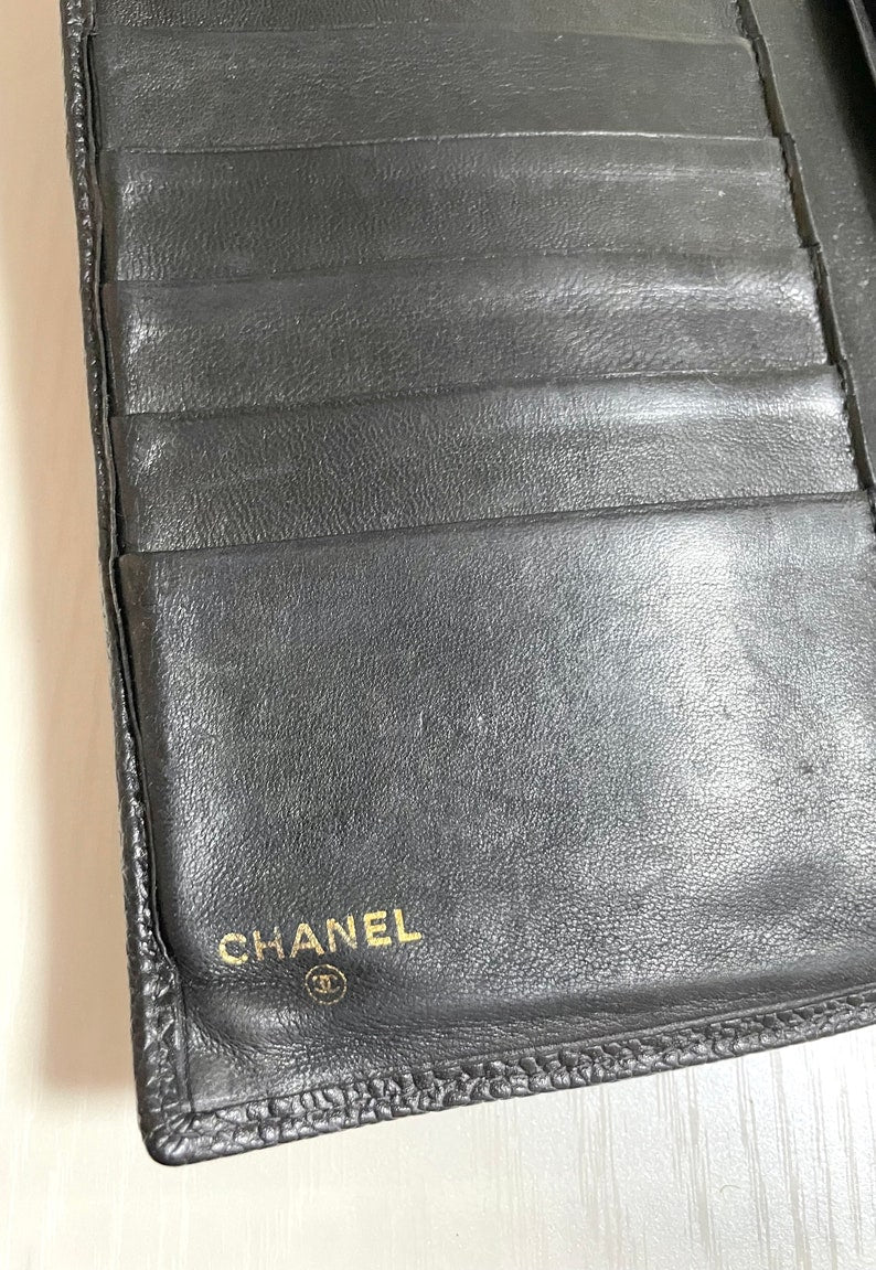 CHANEL Vintage black caviar leather wallet with stitches and gold tone CC motif