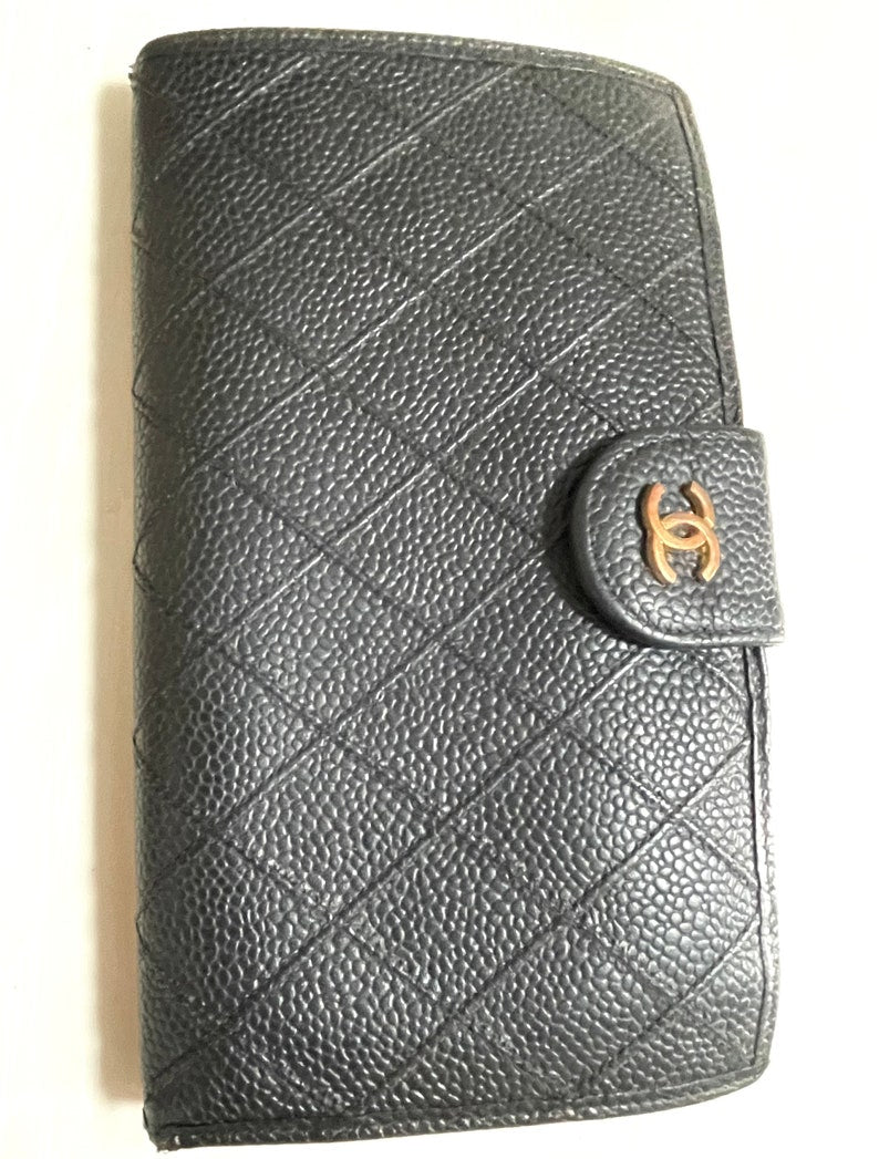 CHANEL Vintage black caviar leather wallet with stitches and gold tone CC motif