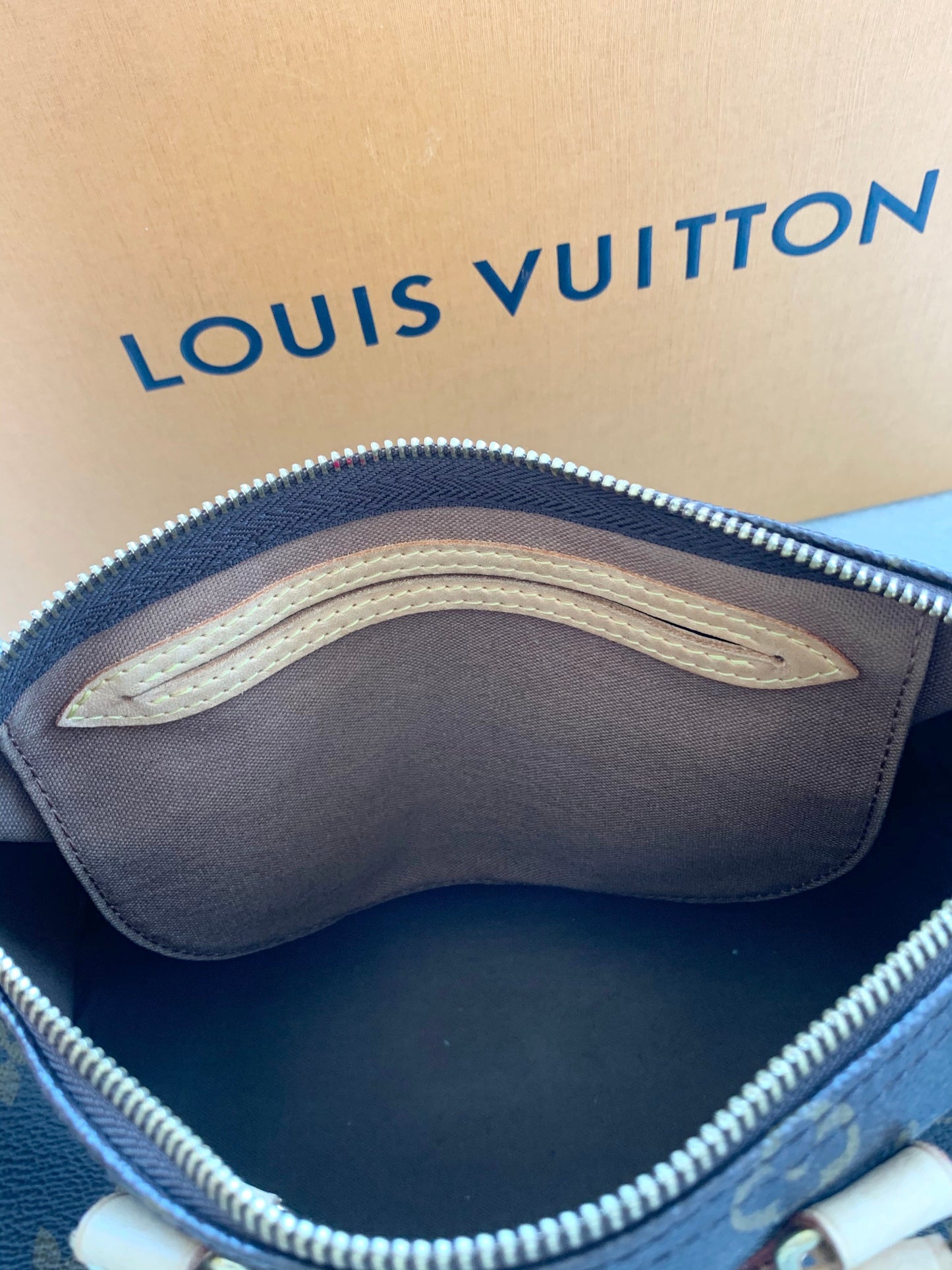 [SOLD] Louis Vuitton Speedy 25 Monogram Satchel Bag