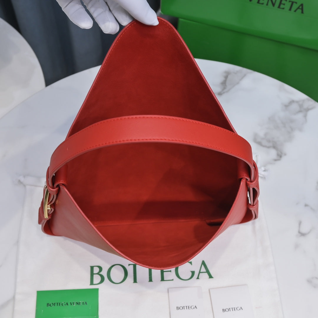 Bottega Veneta Cradle Medium Bag