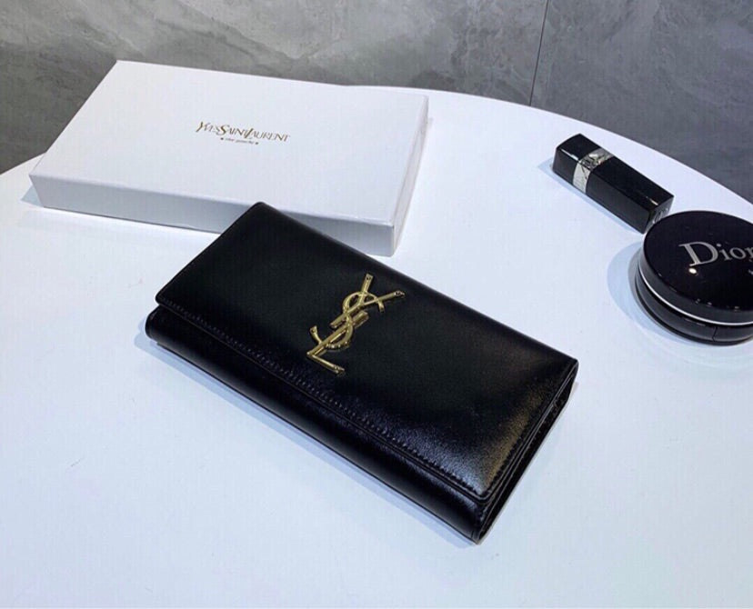 Yves Saint Laurent woman wallet