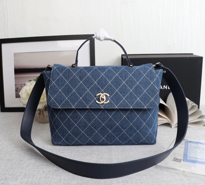 Chanel Woman Handbag