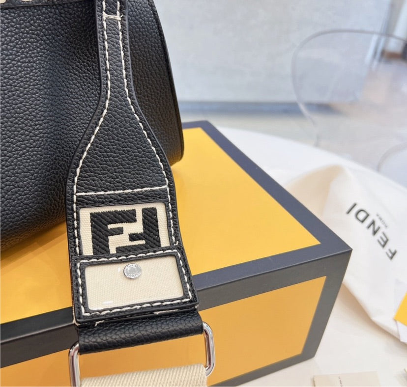 Woman leather Fendi Handbag