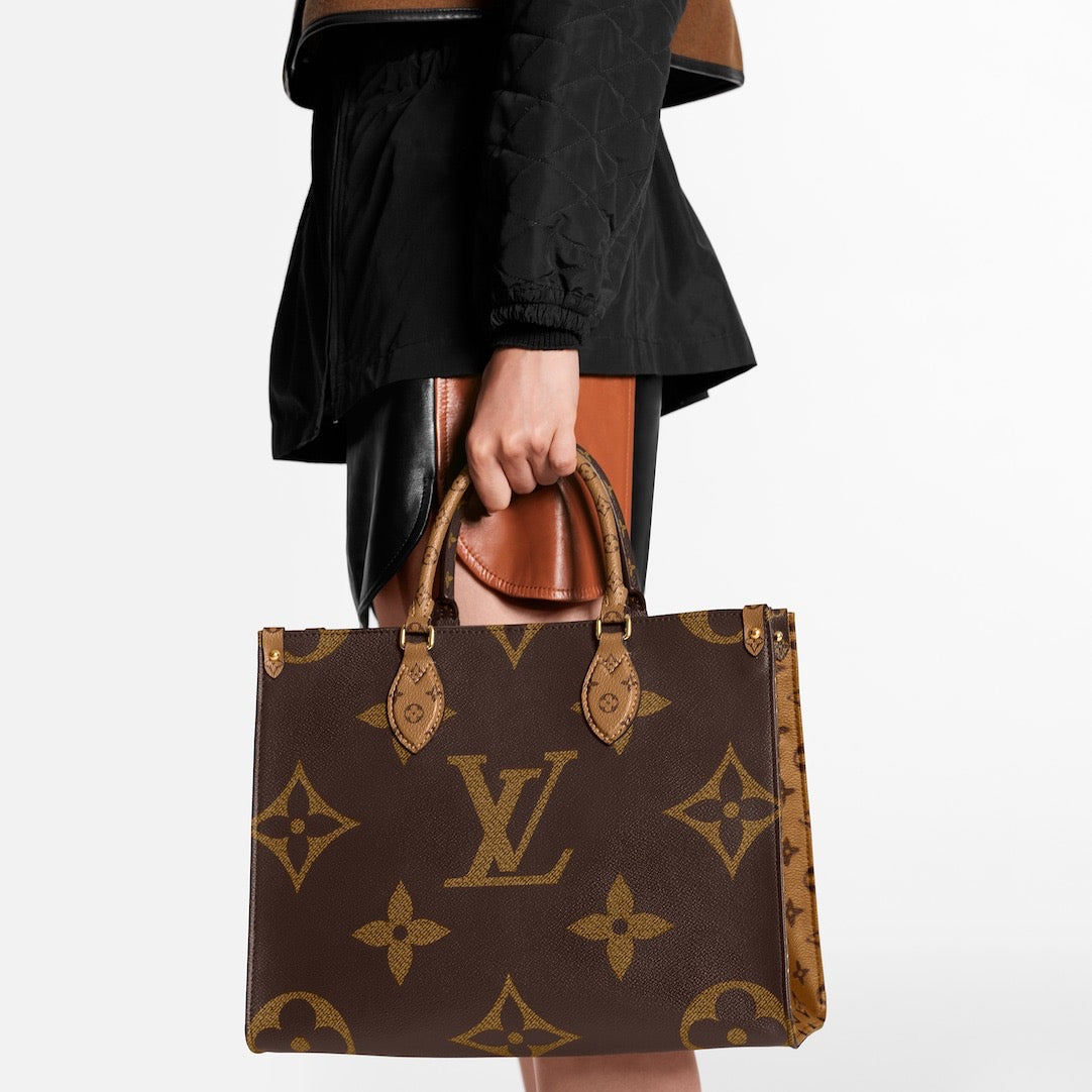 LOUIS VUITTON 2021 OnTheGo MM Monogram Reverse Tote Bag