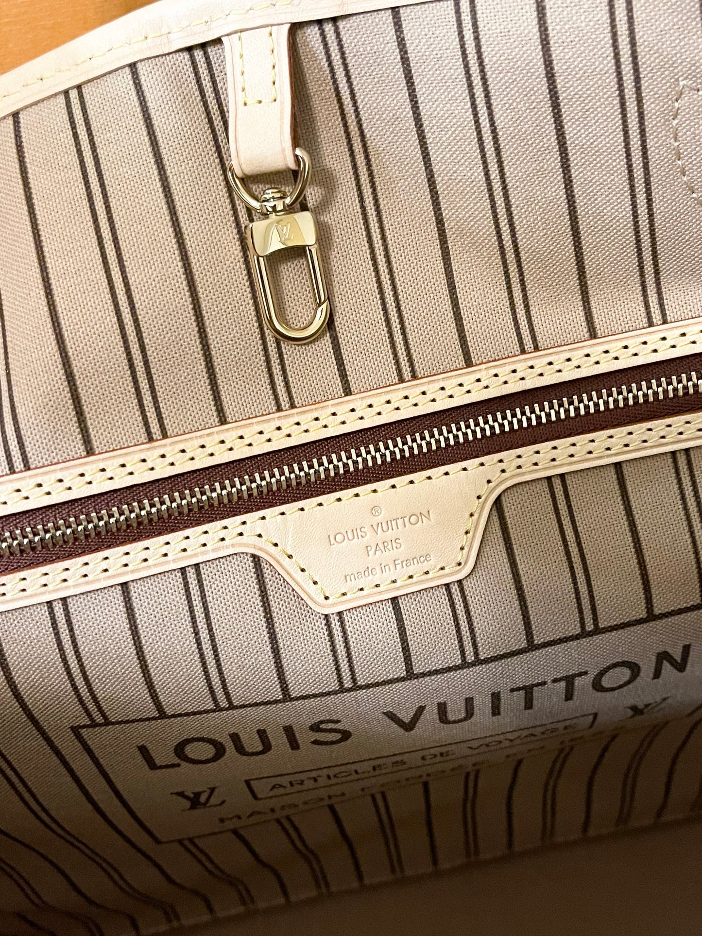 LOUIS VUITTON 2022 Neverfull GM Monogram Tote Bag In Beige