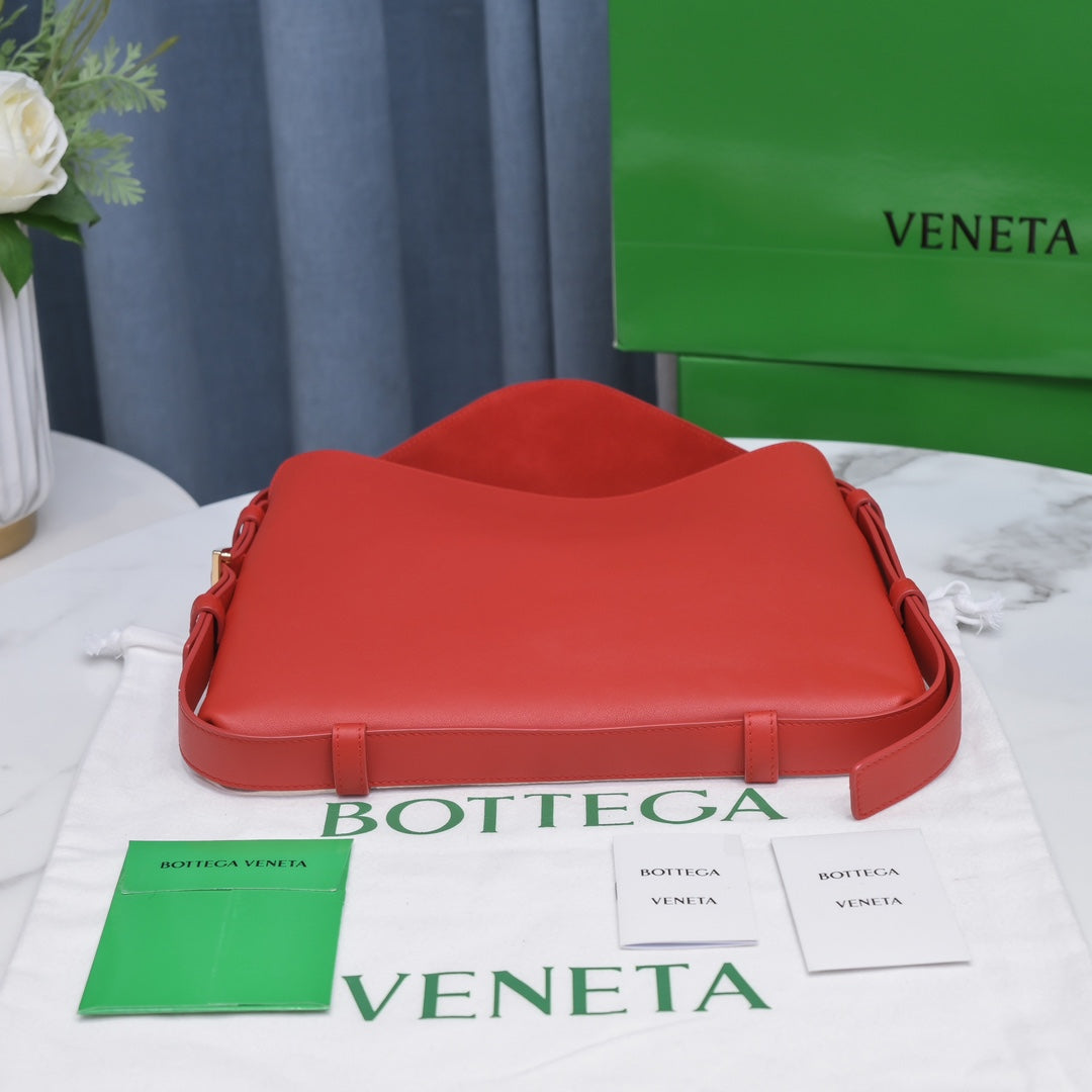 Bottega Veneta Cradle Medium Bag