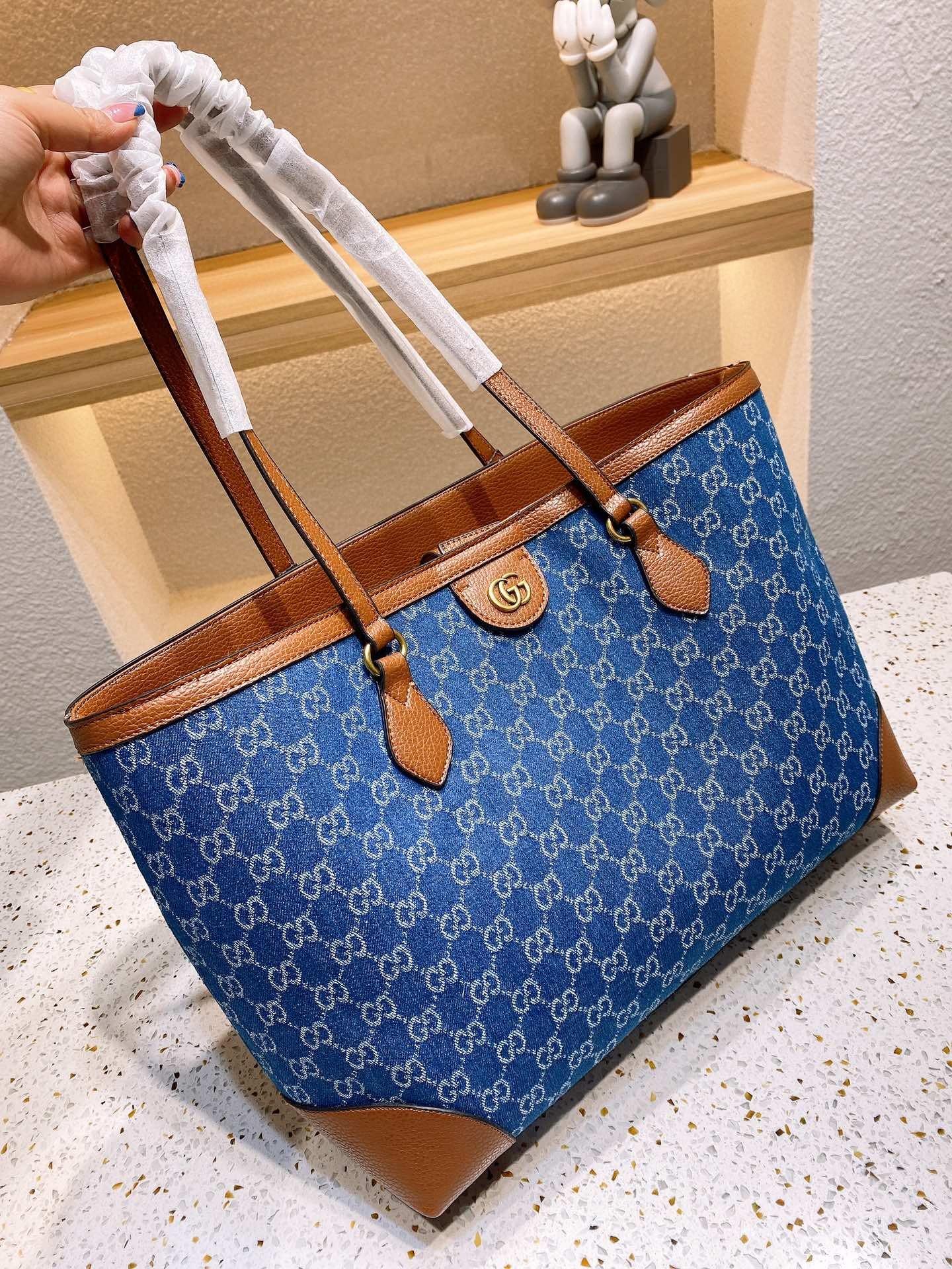 Gucci Ophidia Medium Tote Bag