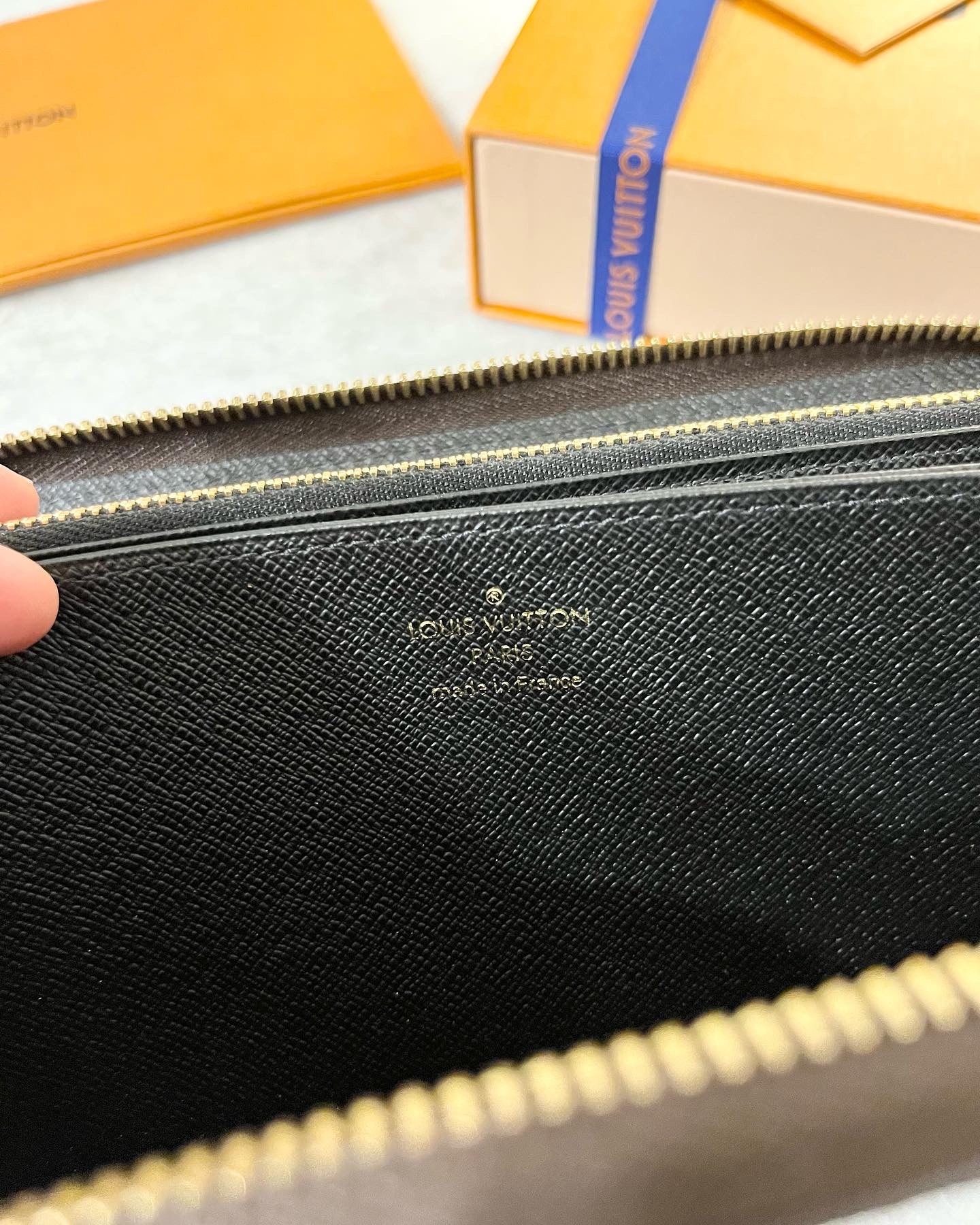 LOUIS VUITTON Giant Monogram Reverse Canvas Zippy Wallet