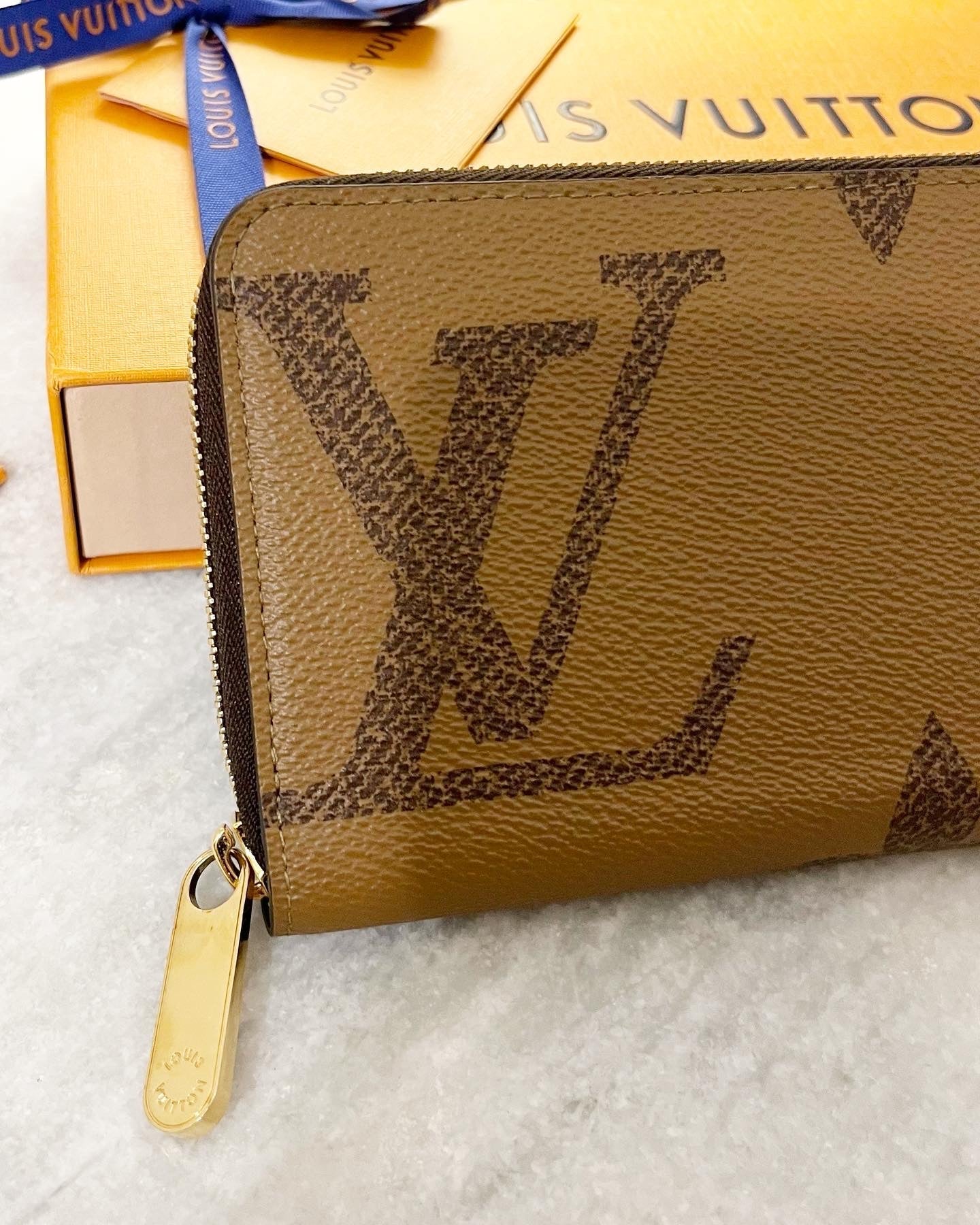 LOUIS VUITTON Giant Monogram Reverse Canvas Zippy Wallet