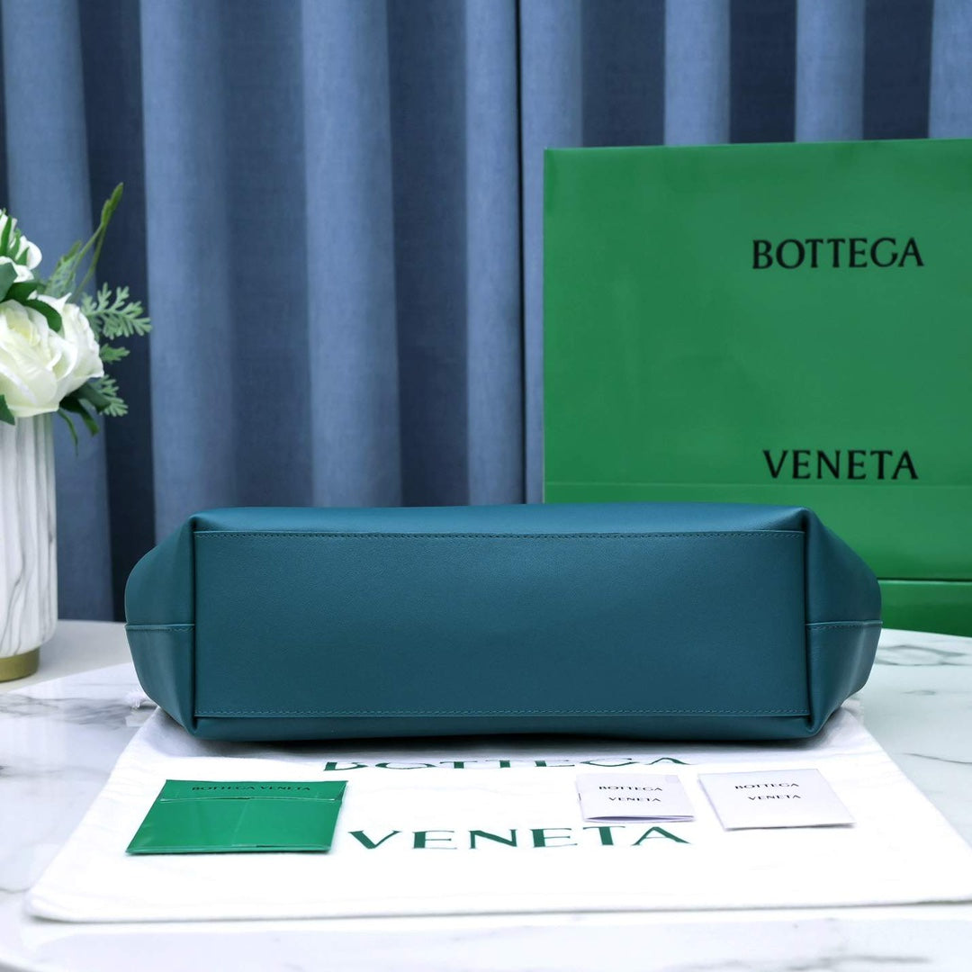 Bottega Veneta Point Medium Bag