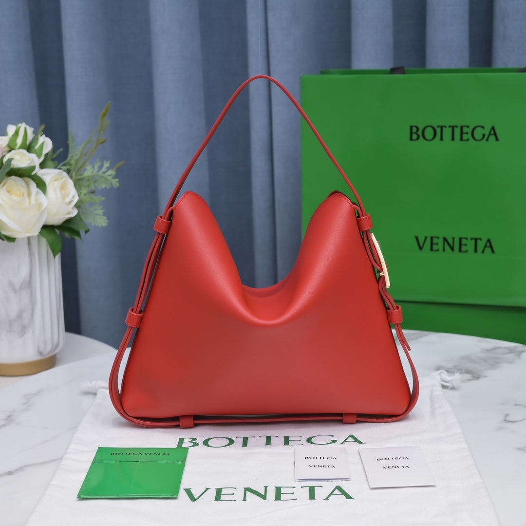 Bottega Veneta Cradle Medium Bag