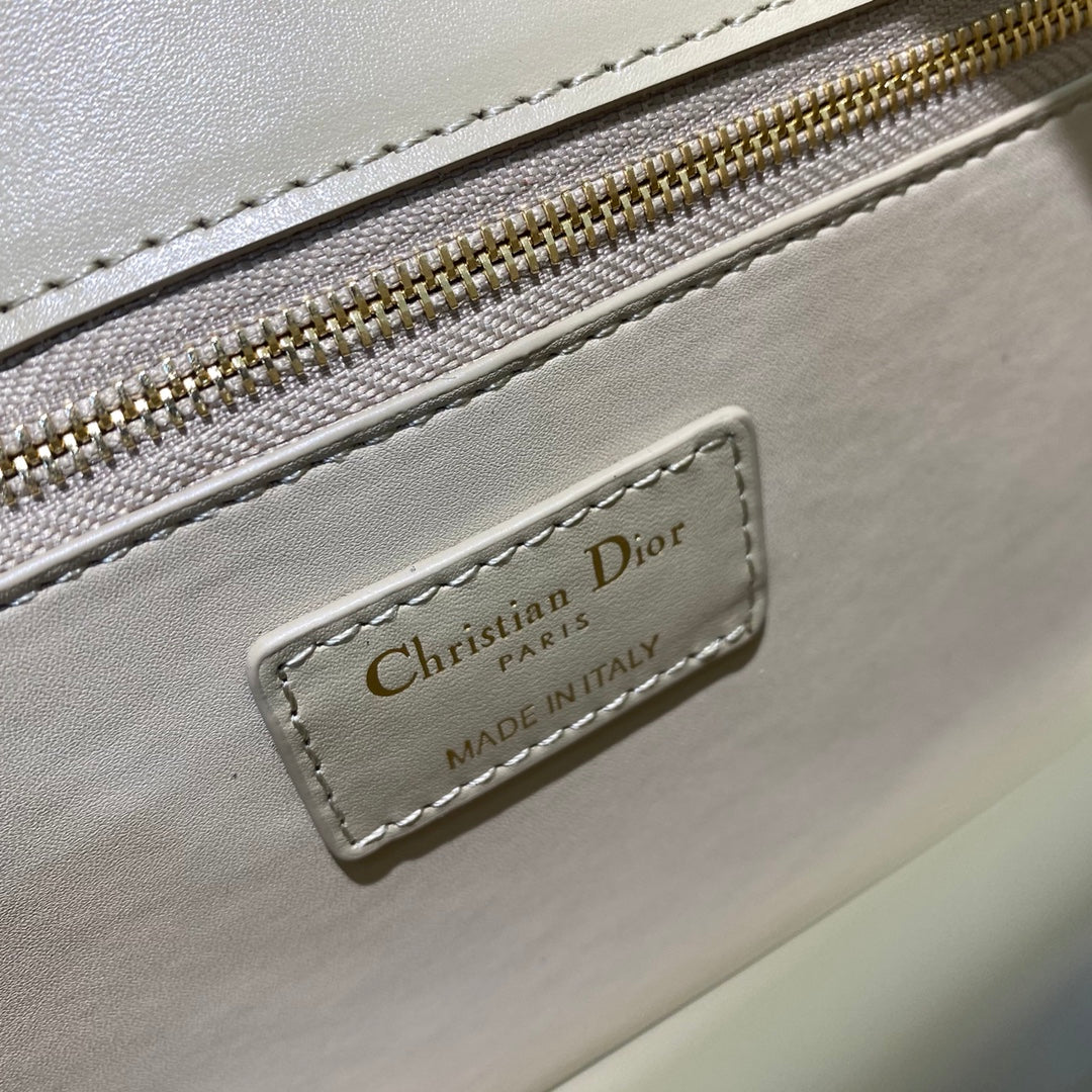 Christian Dior 30 Montaigne Bag