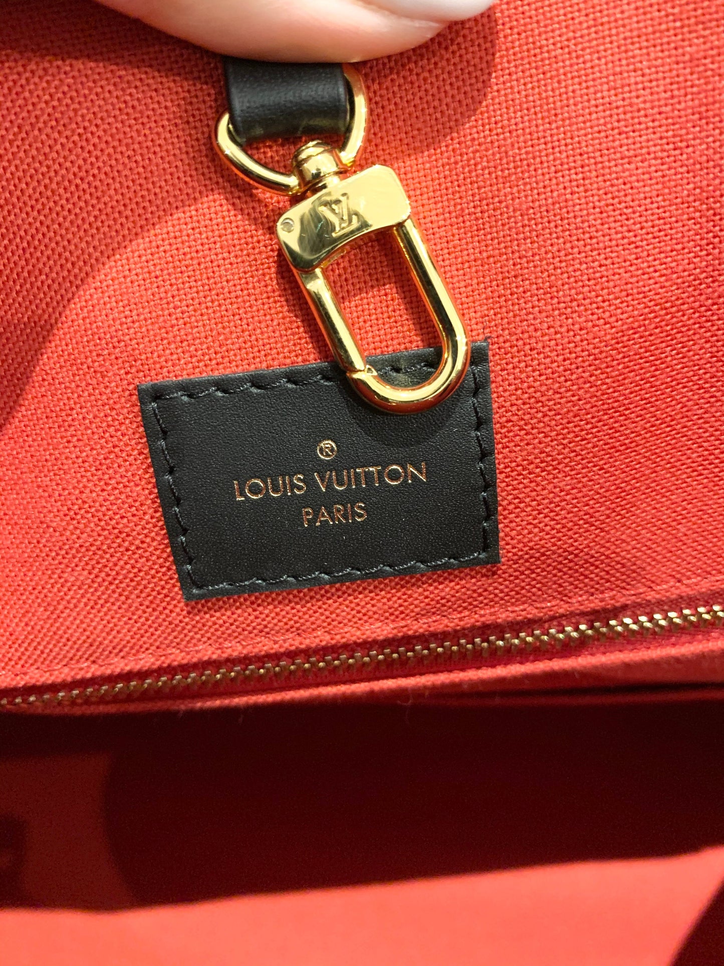 LOUIS VUITTON 2021 OnTheGo MM Monogram Reverse Tote Bag