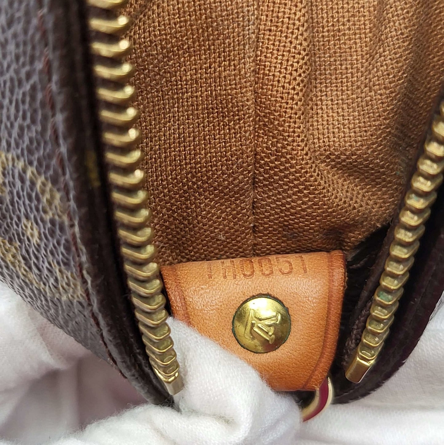 Louis Vuitton Cabas Mezzo Monogram Tote Bag