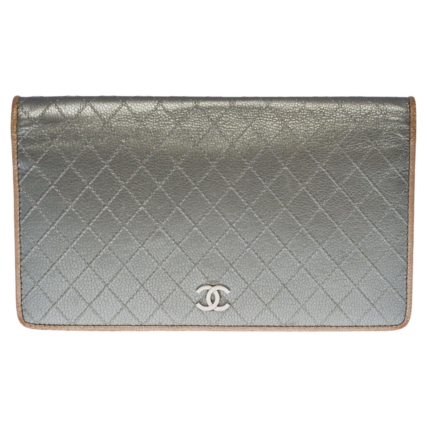 CHANEL Flap Wallet in Metallic Silver lambskin leather and Gold-tone interior