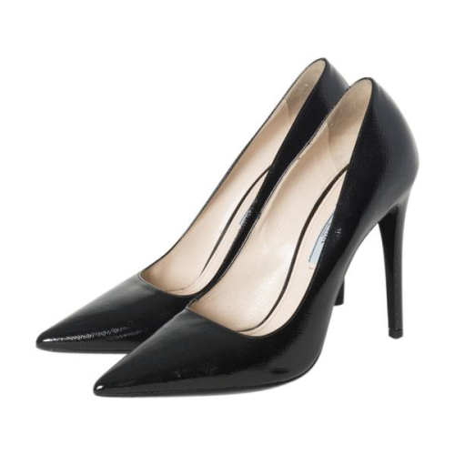 Prada Saffiano Pumps